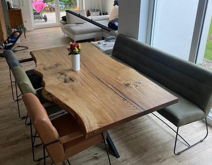 Massivholztisch Laveo aus Eichenholz mit Epoxidharz