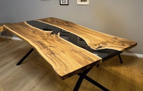 Epoxidharz-Tisch aus Nussbaum