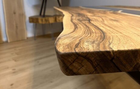 Epoxidharz-Tisch aus Nussbaum