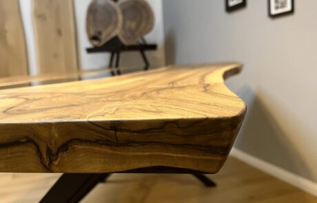 Epoxidharz-Tisch aus Nussbaum