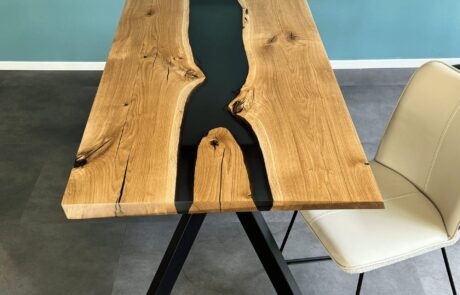 Epoxidharz-Tisch aus Eiche
