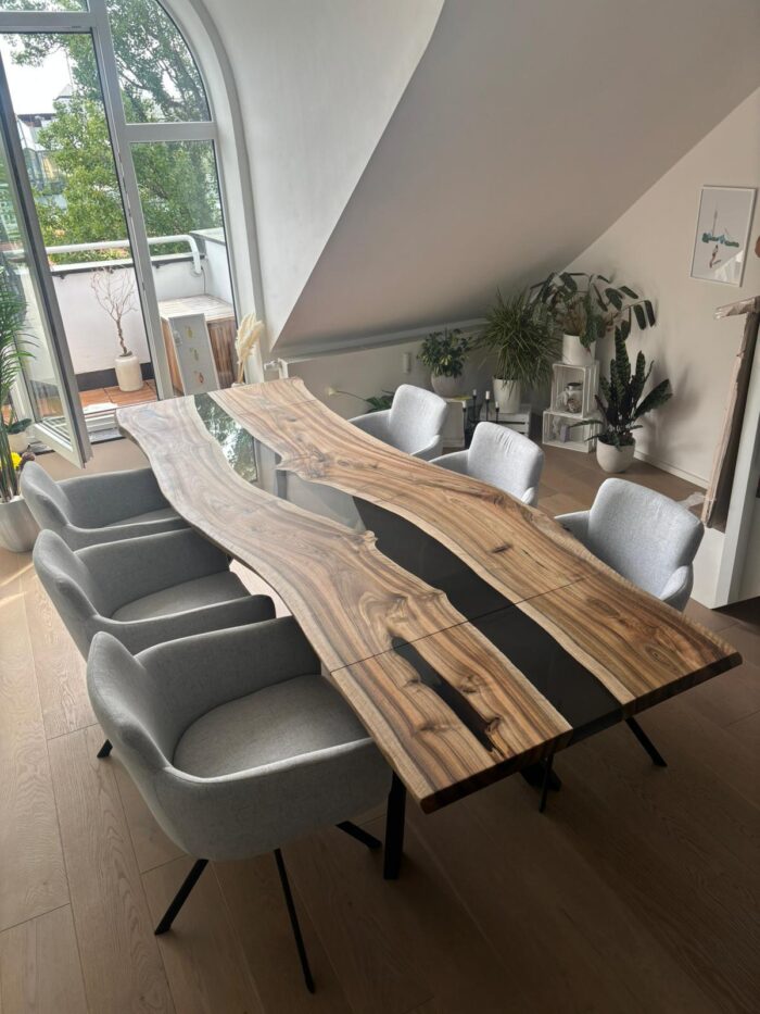 Nussbaumtisch Solaro mit Epoxidharz und Ansteckplatte