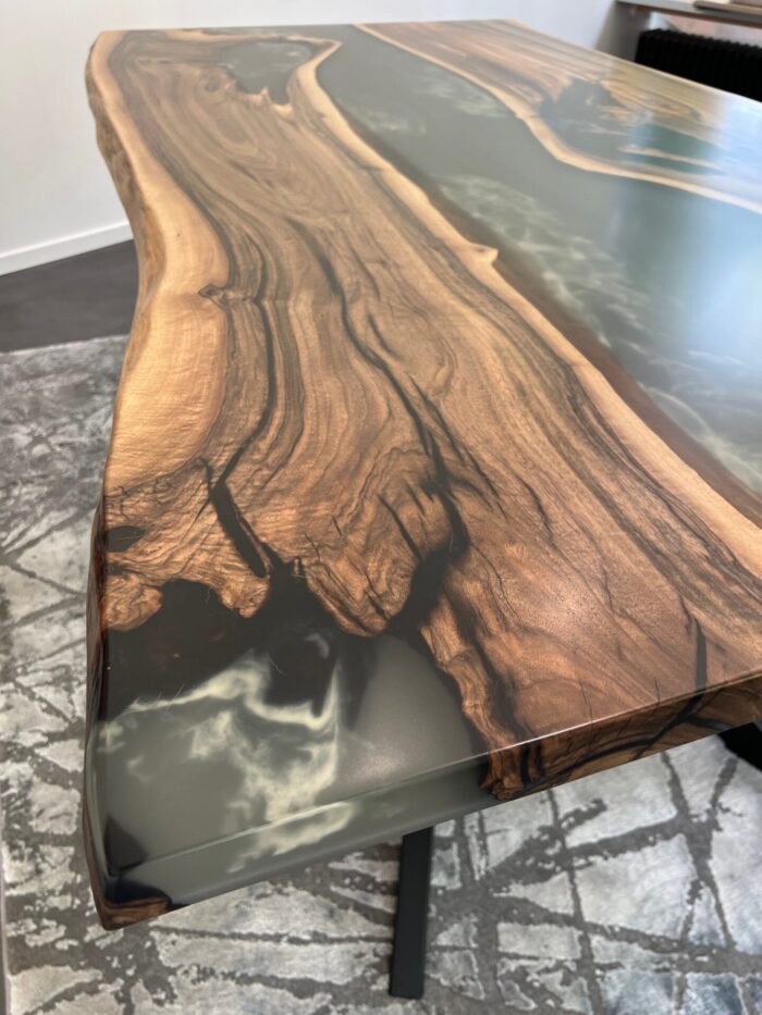 Nussbaum Rivertable mit mehrschichtigem Epoxidharz Sylvar – Bild 5