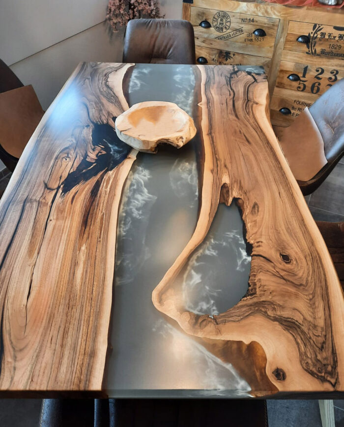 Nussbaum Rivertable mit mehrschichtigem Epoxidharz Sylvar – Bild 2