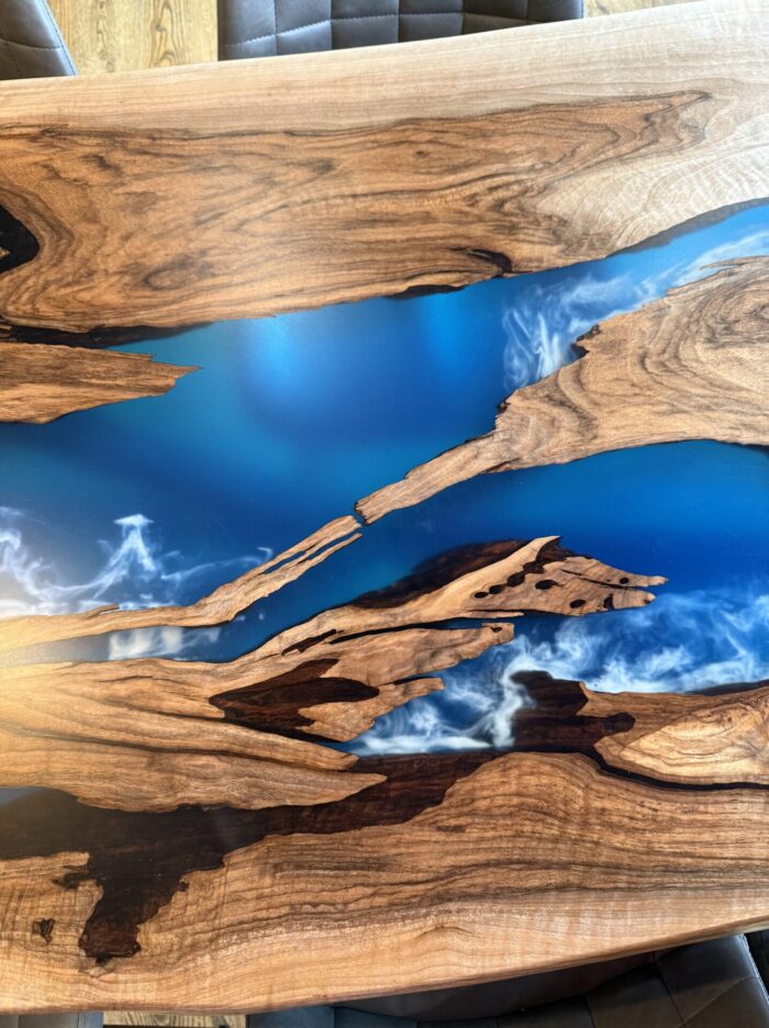 Mimare - Luxuriöser Rivertable mit zweischichtiger blauer Wellenoptik – Bild 6