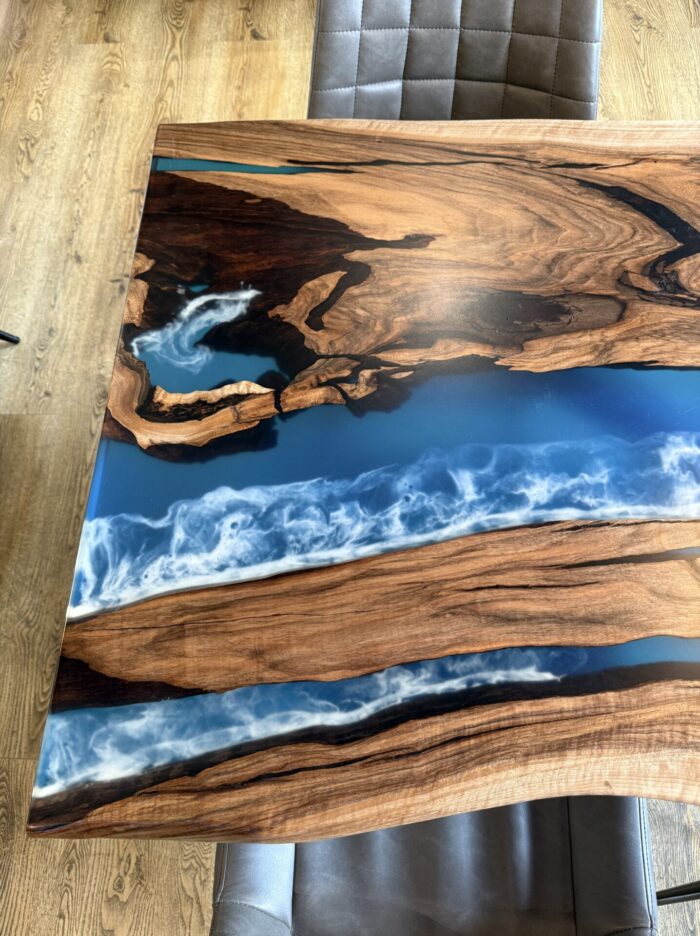 Mimare - Luxuriöser Rivertable mit zweischichtiger blauer Wellenoptik – Bild 7