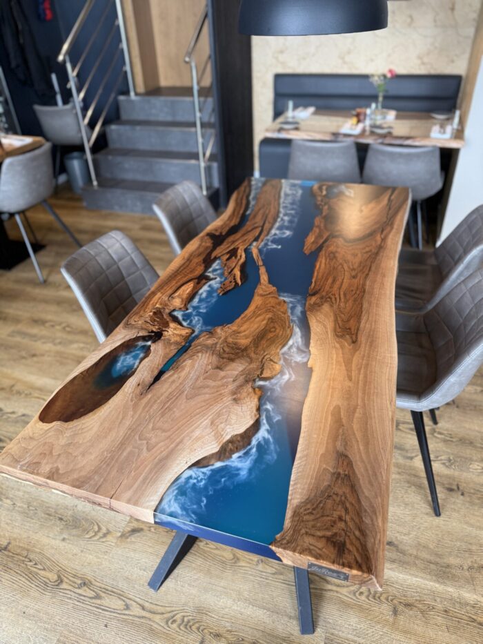 Mimare - Luxuriöser Rivertable mit zweischichtiger blauer Wellenoptik