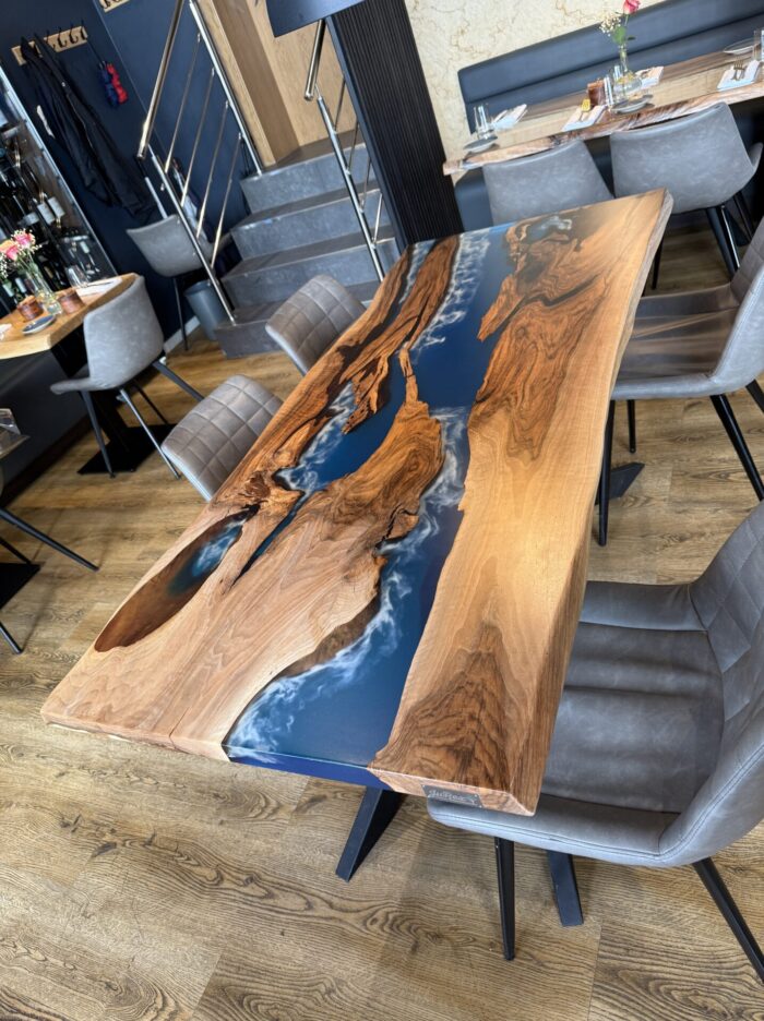 Mimare - Luxuriöser Rivertable mit zweischichtiger blauer Wellenoptik – Bild 3