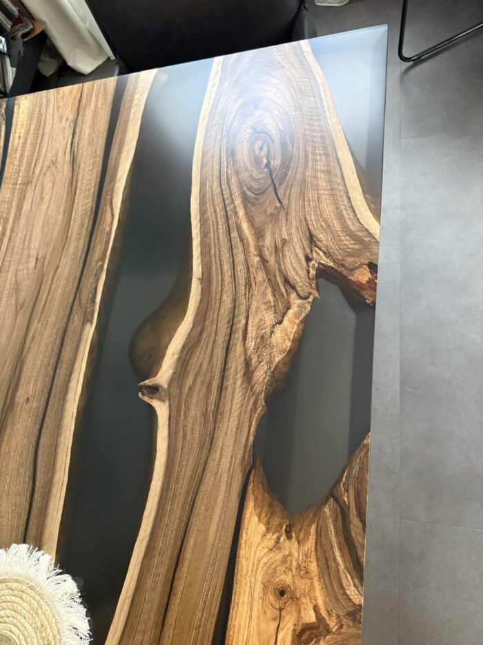 Modell Nuvora – Exklusiver River Table aus Nussbaum mit Schweizer Kante – Bild 3