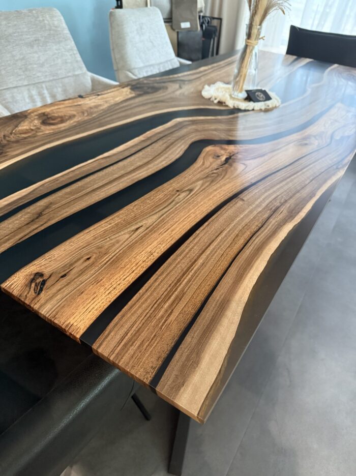 Modell Nuvora – Exklusiver River Table aus Nussbaum mit Schweizer Kante – Bild 2