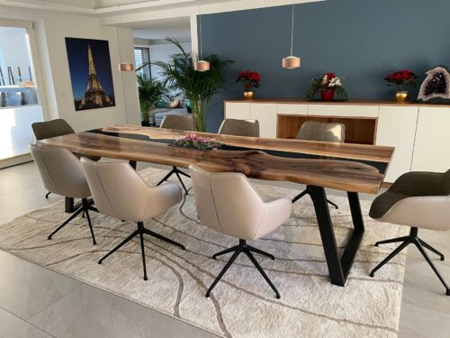 Varallo – Epoxidharztisch aus Nussbaum mit klarer Formensprache