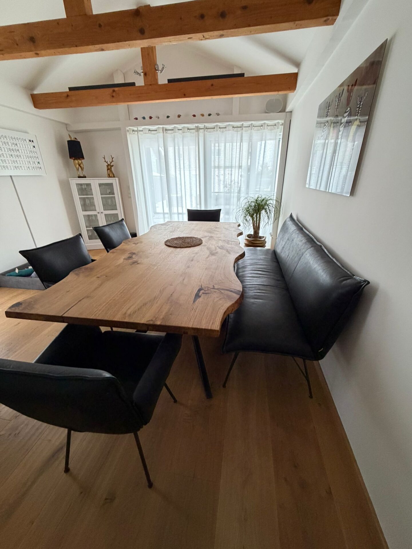 Eiche Pur – Markanter Esstisch aus alter Eiche mit Epoxidharz – Bild 3