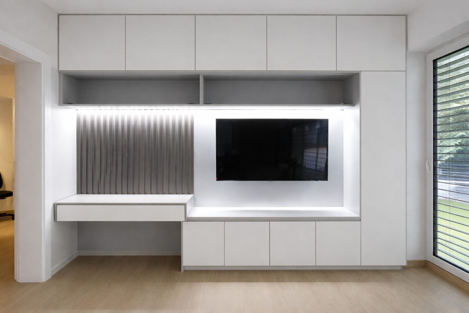 Wohnwand nach Maß mit LED Beleuchtung Wohnwand nach Maß mit LED