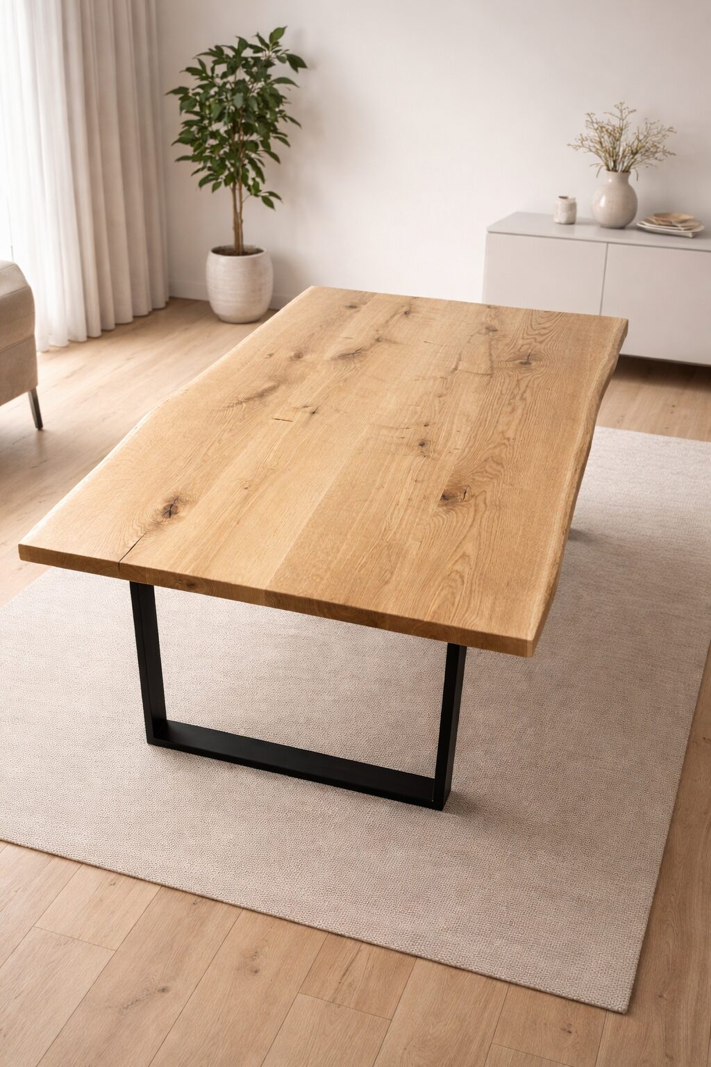 Solano - Harmonischer Massivholztisch mit feiner Baumkante – Bild 2