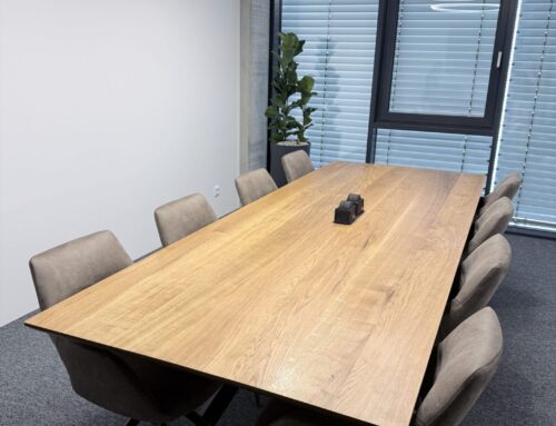 Der perfekte Schreibtisch nach Maß: höhenverstellbar, langlebig und individuell geplant